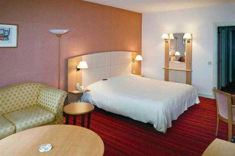 Mercure Besancon Parc Micaud - Hotel & Bar Exterior foto