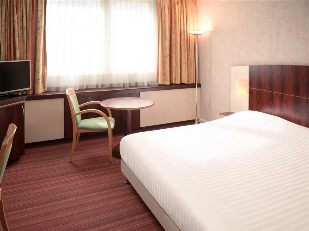 Mercure Besancon Parc Micaud - Hotel & Bar Exterior foto