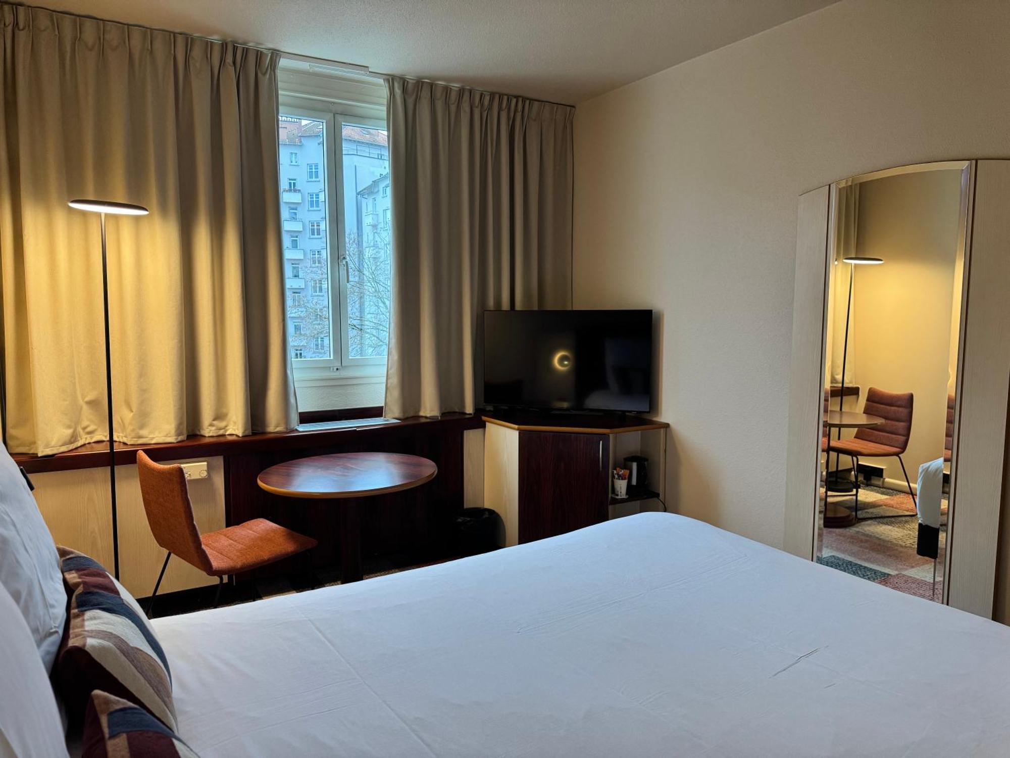 Mercure Besancon Parc Micaud - Hotel & Bar Exterior foto