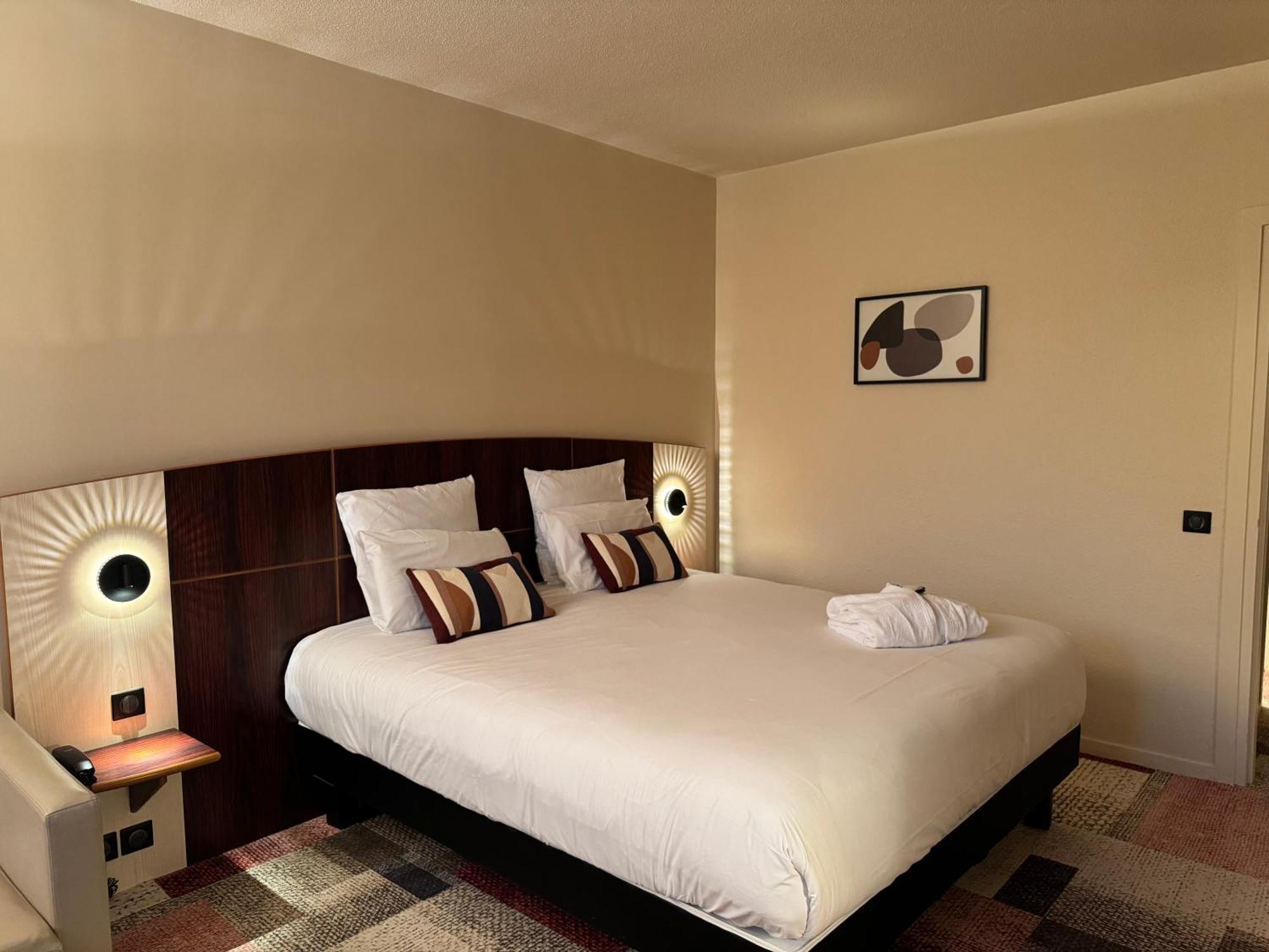 Mercure Besancon Parc Micaud - Hotel & Bar Exterior foto